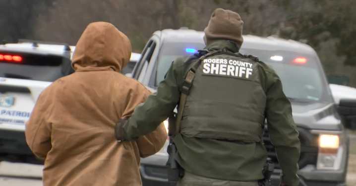 Suspect arrested after walking up to standoff scene in Rogers County