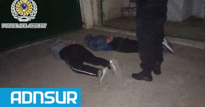 Cortaron un alambrado de púas, intentaron robar 10 notebooks en un predio de La Rural y fueron detenidos