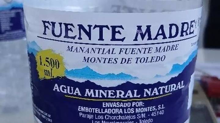 Notifican la presencia de bacterias en botellas de agua mineral de la marca Fuente Madre