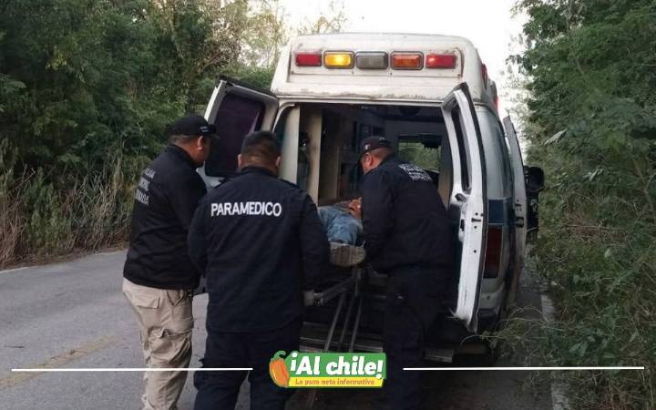 Joven motociclista derrapa en la carretera Telchac Pueblo – Sinanché y es trasladado de emergencia