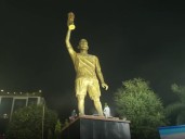 India recibe a Messi con una espectacular estatua rumbo al Guinness y una devoción que desborda en las calles