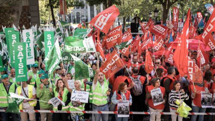 Os sindicatos convocan unha folga indefinida para esixir a Sanidade un Estatuto Marco para todos os profesionais