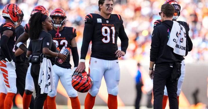 Bengals place Trey Hendrickson on injured reserve, ending frustrating season for All