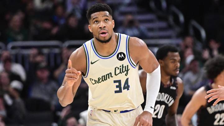 Giannis Antetokounmpo Had Simple Message for Bucks Teammates Amid Trade Rumors