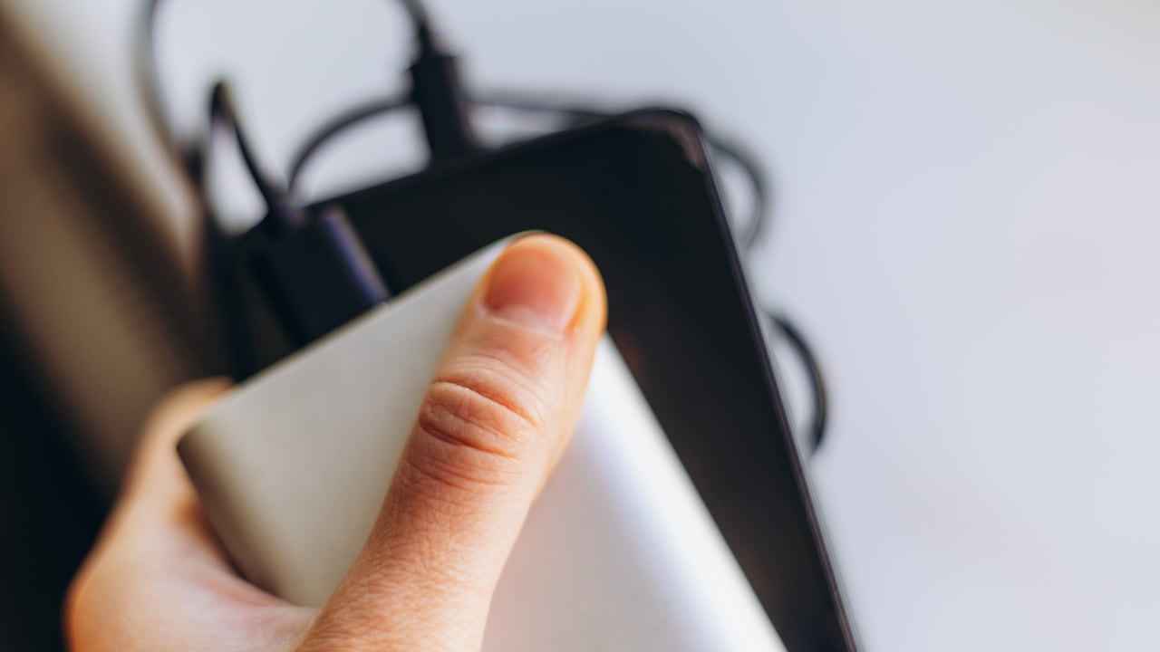 Retiran 200.000 baterías externas por riesgo de incendio en EE. UU.