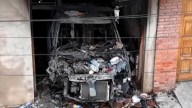 Terror en Lanús: explotó el auto y se prendió fuego parte de la casa
