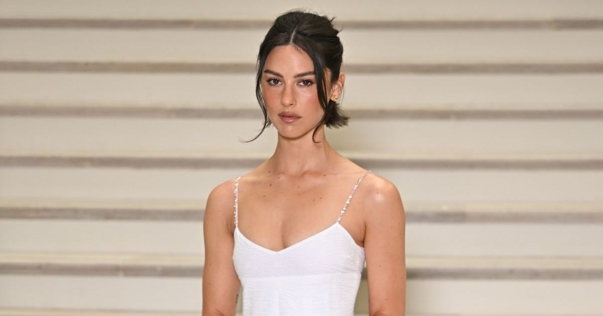 Gracie Abrams' Bra Top & Shorts Look Has Fans 'Obsessed'