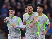 Manchester City golea y acecha al Arsenal en Premier League