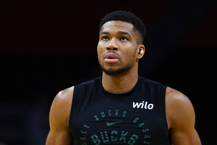 Warriors Help Heat Land Giannis Antetokounmpo in Mock Trade