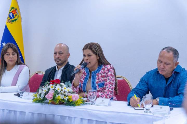 Gobernadora Yulisbeth García se reunió con empresarios de Bolívar para avanzar en la recolección de desechos sólidos