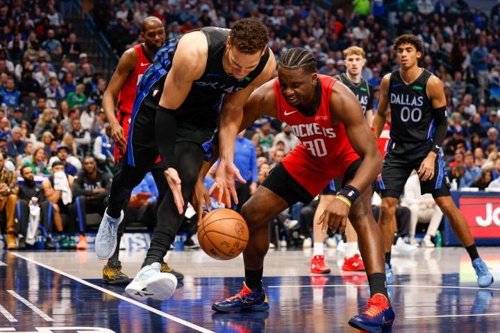 Deadspin | Third-quarter surge sparks Mavericks over Rockets