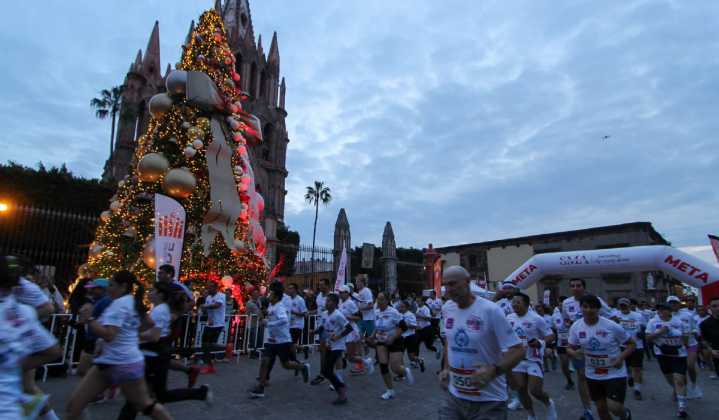 ¡Noche mágica! San Miguel de Allende celebra su primera edición del Circuito Running OEM
