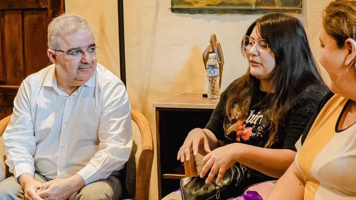 La estudiante catamarqueña accidentada en Córdoba fue recibida por Raúl Jalil