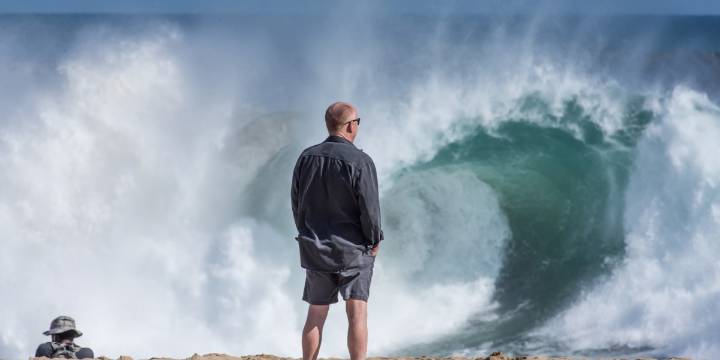 Facing a vast wave of incoming liquidity, the S&P 500 prepares to surf to a new record high