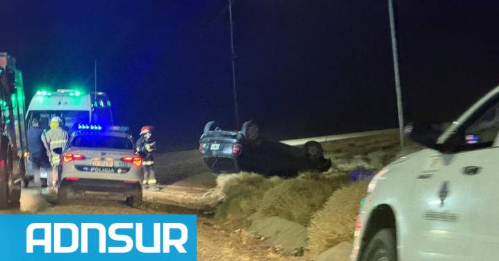 00:54 Un auto protagonizó un impresionante vuelco en el camino Centenario de Comodoro