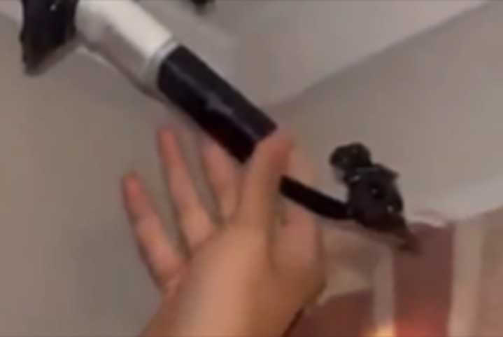 Qué pasó con la joven que denunció al dueño del departamento que alquila por espiarla con cámaras