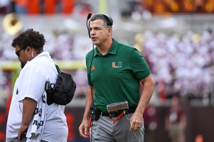 Hurricanes land blue-chip LB Karsten Busch