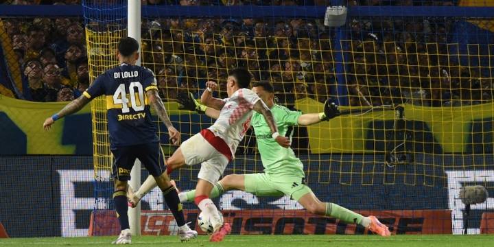 La espectacular atajada de Agustín Marchesín a tres minutos del final que le permitió a Boca vencer a Argentinos y avanzar a semis