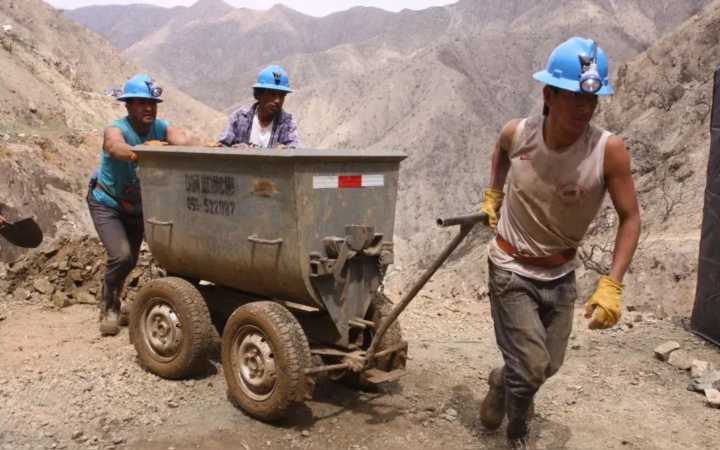 SNMPE sobre la quinta extensión del Reinfo: “Se está convirtiendo en un escudo para mineros ilegales”