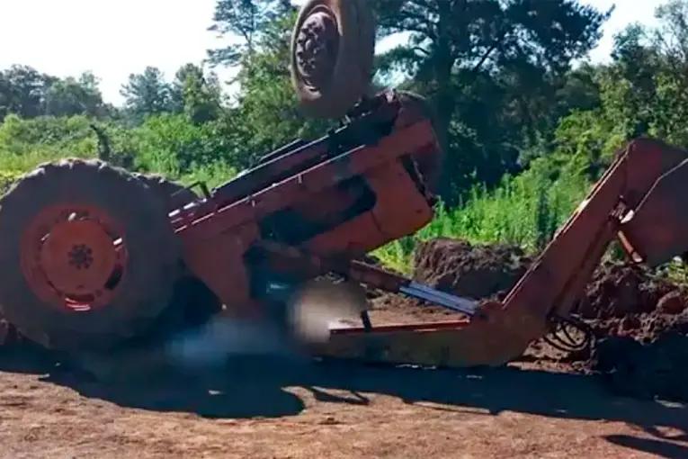 Trabajador agrícola murió al ser aplastado por una retroexcavadora