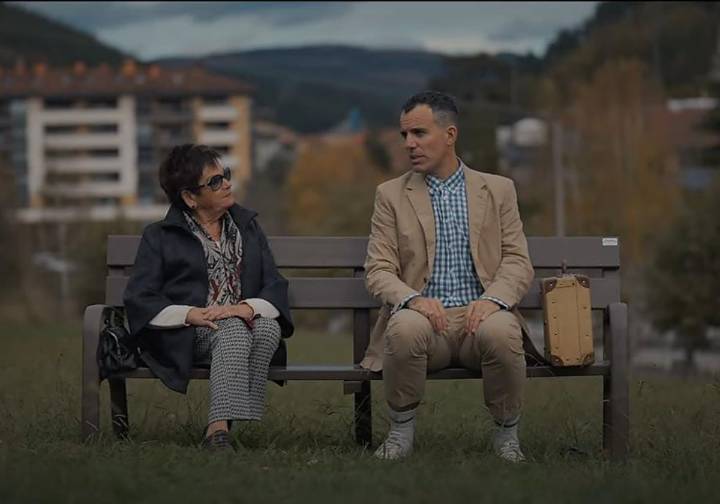'Forrest Gump' corre a favor del comercio local en el spot navideño de Aretxabaleta