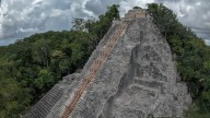México reabre el ascenso a la pirámide maya más alta de la península de Yucatán