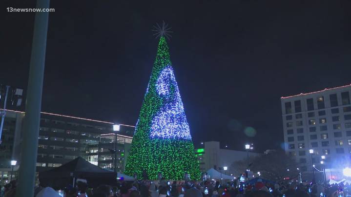 Newport News kicks off annual Christmas tree lighting at City Center