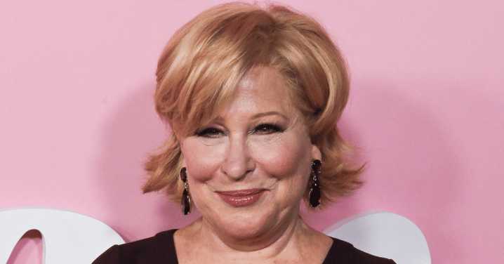 Bette Midler's Tragic Reason For Giving Up Singing Revealed
