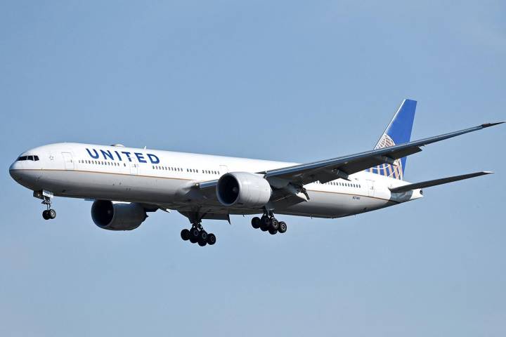 United Flight Grounded After Losing Power in Engine and Igniting Brush Fire