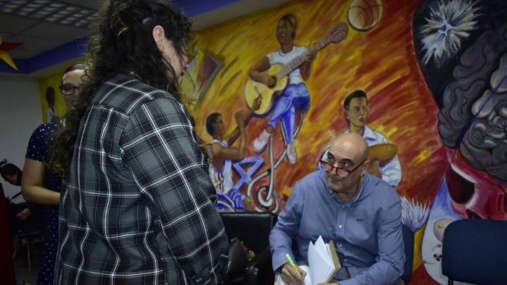 Barcelona llega a las escuelas mexicanas de la mano de Xavier Bosch: "Tengo la piel de gallina"