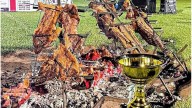 Estudiantes de Río Cuarto hizo un asado en el medio de su cancha