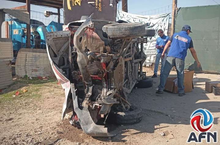 Volcó un camión repartidor de pan en el Corredor 2000