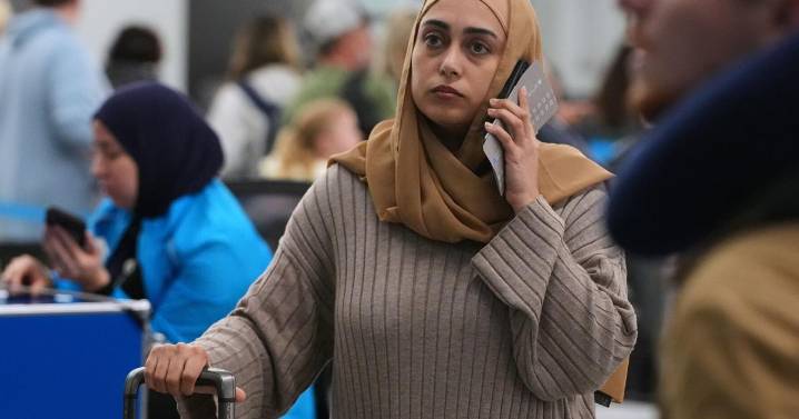 Post-Thanksgiving travelers in Chicago see hundreds of flights canceled and delayed after snowstorm (copy)