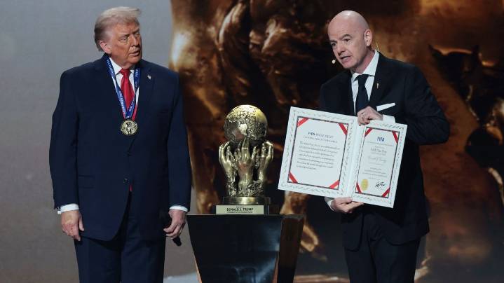 Donald Trump recibe el premio FIFA de la Paz