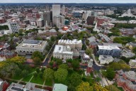 Al menos dos muertos y ocho heridos críticos en un tiroteo en el campus de la Brown University (EEUU)