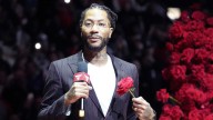 Lakers’ LeBron James gives Derrick Rose his flowers