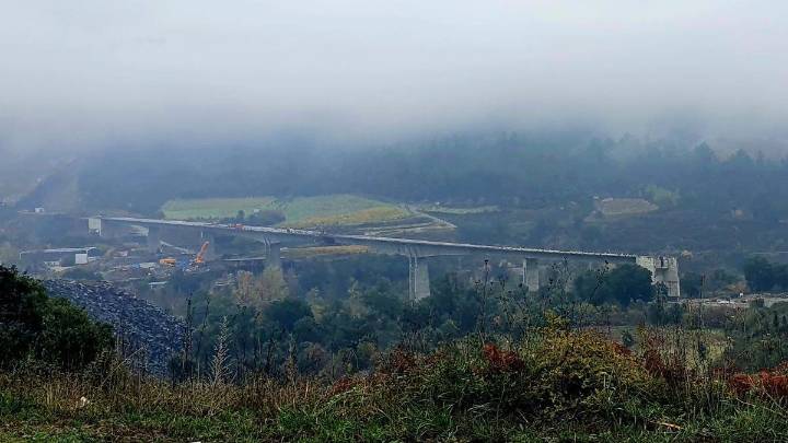 El puente sobre el Sil en la N-536 ya une las dos orillas