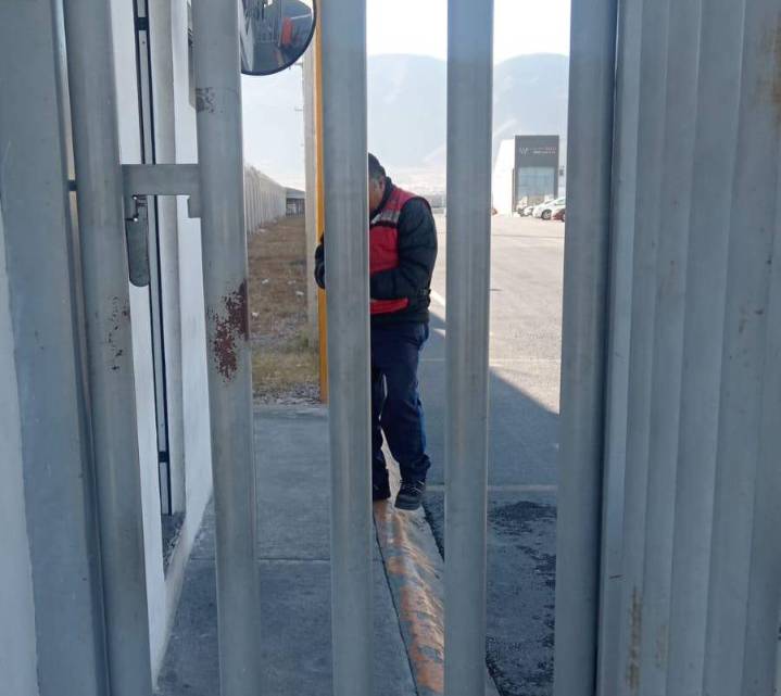 Señalan a empresa en Saltillo por discriminar a joven trans; le pidieron cambiar de ropa