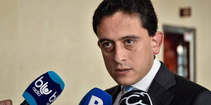 Armando Benedetti llamó “enfermo de la cabeza” y “criminal” a Luis Carlos Reyes: aseguró que tiene nexos con ‘Papá Pitufo’