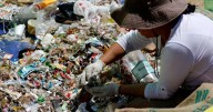 Basura plástica se duplicará en 15 años y el mundo desechará un camión de basura por segundo, alerta estudio