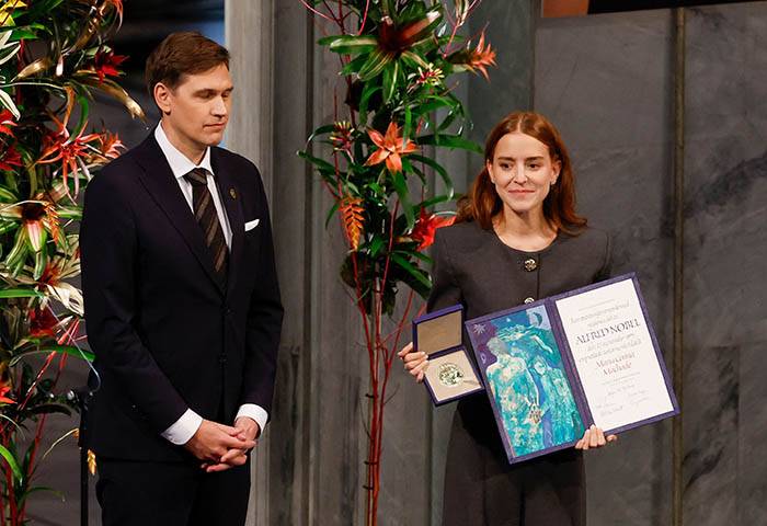 María Corina Machado no llega a tiempo a Oslo y su hija recibe el Nobel de La Paz en su nombre