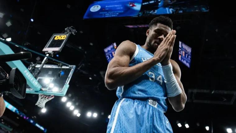 Giannis Antetokounmpo trade rumors just took a back seat to apparent serious injury