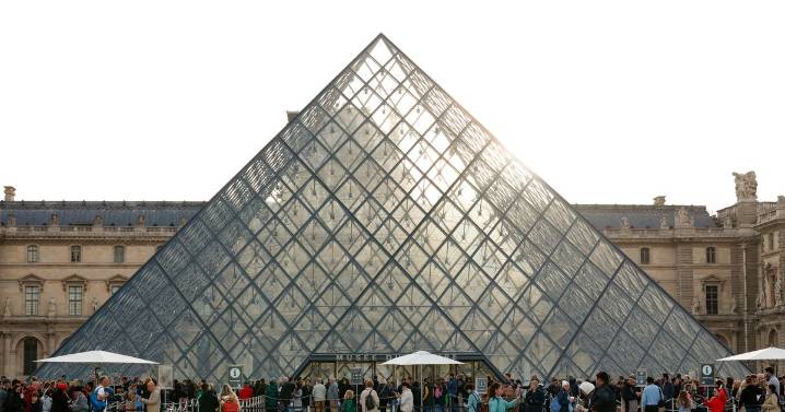 Louvre museum suffers major water leak as precious artifacts damaged