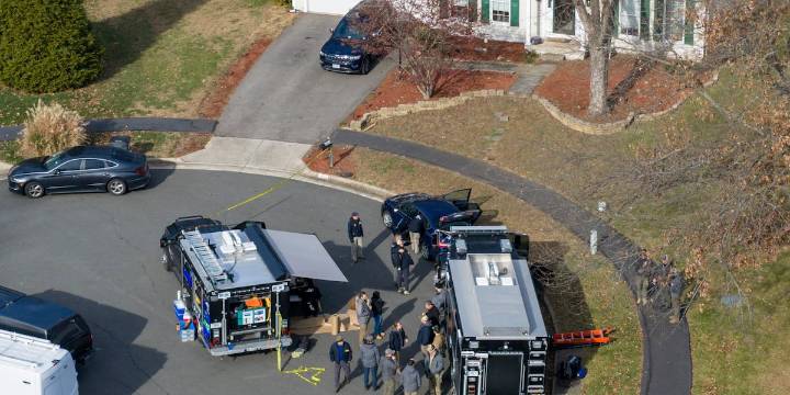 Man accused of planting pipe bombs before Jan. 6 Capitol attack is charged with explosives offense