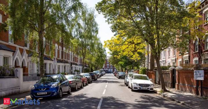 UK house prices stagnate in November, Halifax says