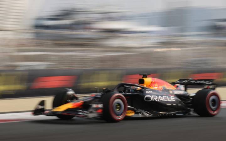 F1 | Verstappen saldrá primero en Abu Dabi y mantiene con vida su lucha por el campeonato