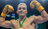 Boxeo: es barrendero, representa a un club argentino y peleará por 200.000 dólares