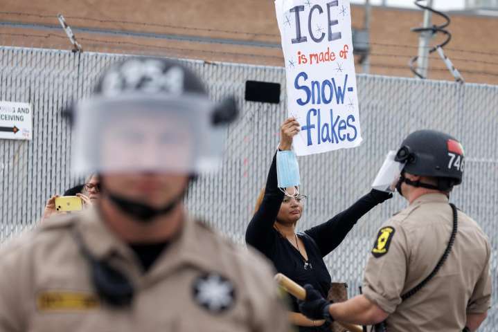 Demandantes de Chicago declaran “victoria” contra polémico operativo migratorio de Trump