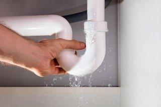 Averías en Castellón: Cómo actuar ante apagones eléctricos y problemas de desatascos en el hogar