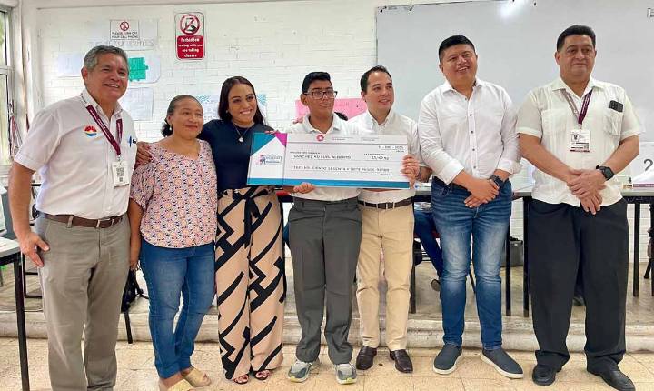 Ayuntamiento de BJ entrega primer pago de becas «Educación Para Transformar» del ciclo escolar 2025